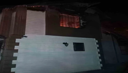 Mersinde ev yangını