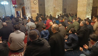 Miraç Kandilinde tarihi Hoşkadem Camii doldu taştı