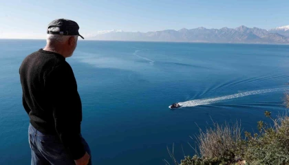 Otomobiliyle falezlerden düşen genç için su altı mağaralarında arama başlatıldı