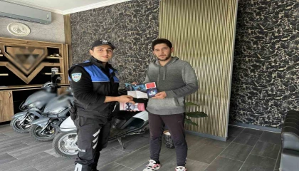 Polisten vatandaşlara suçtan korunma eğitimi