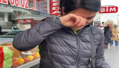 Sahiplendiği yavru köpeğin fazla yaşamayacağını duyunca gözyaşlarına boğuldu