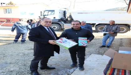 Saimbeyli Belediyesi okul bahçelerini asfaltlıyor