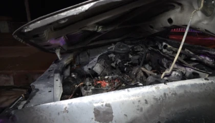 Seyir halindeki otomobil alev alev yandı