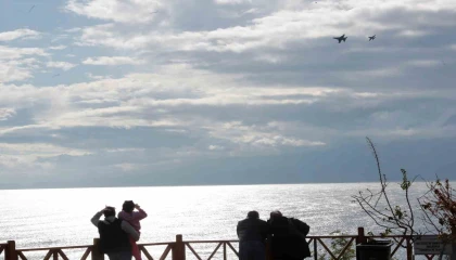 SoloTürkten Antalya semalarında deniz üstü eğitim uçuşu