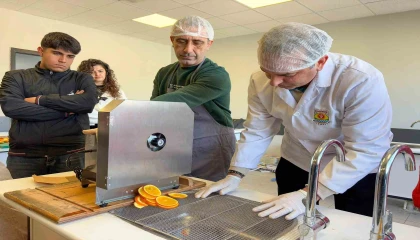 Tarsusta öğrencilere meyve, sebze ve kurutma teknikleri eğitimi verildi