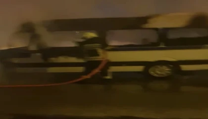 Tarsusta seyir halindeki servis aracı yandı