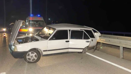 Tır ile otomobil çarpıştı: 3 yaralı