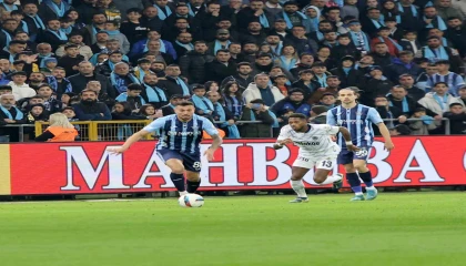 Trendyol Süper Lig: Adana Demirspor: 0 - Fenerbahçe: 0 (İlk yarı)