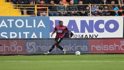 Trendyol Süper Lig: Alanyaspor: 2 - Başakşehir: 2 (İlk yarı)