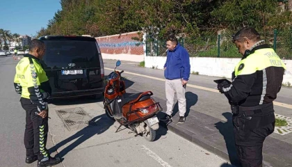 Uygulamadan kaçmaya çalışan motosikletlilere polis sürprizi