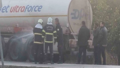 Yakıt tankerinin patlayan lastiği alev aldı