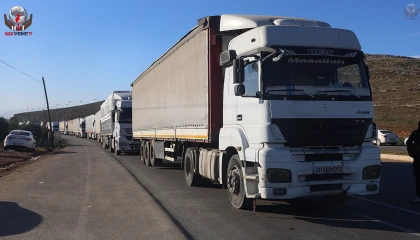 Yıllar sonra ticaretin yeniden başladığı Suriyeye geçmek için bekleyen tırlar uzun kuyruklar oluşturdu