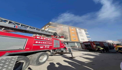 5 katlı binada korkutan yangın