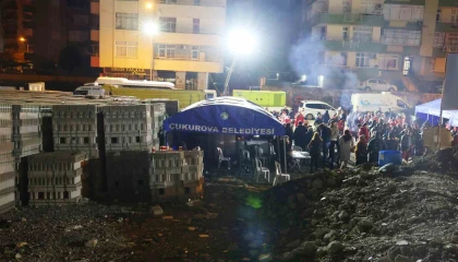 Adanada depremlerde 13 bina yıkılırken, 418 kişi hayatını kaybetti