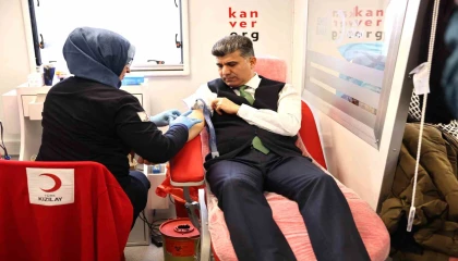 Akdeniz Belediye Başkan Vekili Şenerden kan bağışına destek