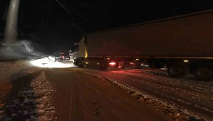 Akseki-Seydişehir karayolu yoğun kar sebebiyle tırların geçişine kapatıldı