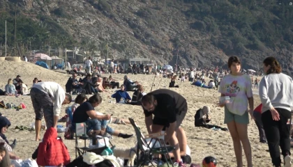 Alanyada sıcaklıklar 20 derecenin üzerine çıktı, plajlar doldu