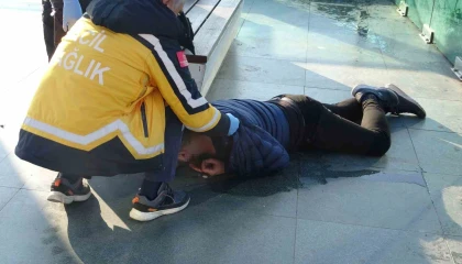 Alkol alıp betonda sızan adamı uyandırmak kolay olmadı