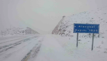 Antalya - Konya karayolunda kar yağışı etkili oldu