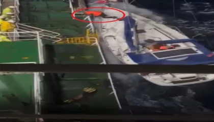 Antalya Körfezinde fırtınaya yakalanan teknede can pazarı