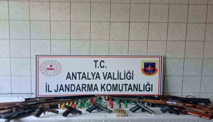 Antalyada çok sayıda silah ve mühimmat ele geçirildi