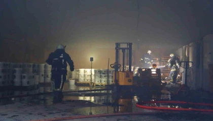 Antalyada depoda çıkan yangın korkuttu