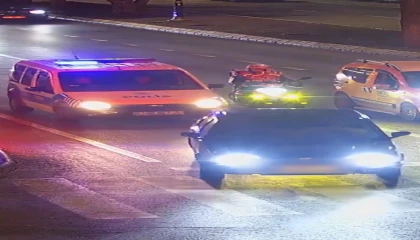 Antalyada düz kontak yöntemiyle çalınan aracın Ispartada yakalanma anı kamerada