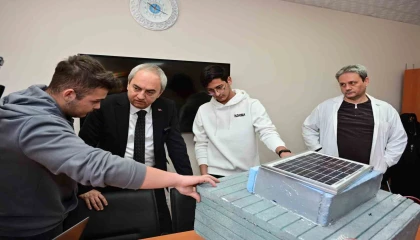 Antalyada lise öğrencileri geri dönüşüm malzemelerinden deniz temizleme robotu yaptı