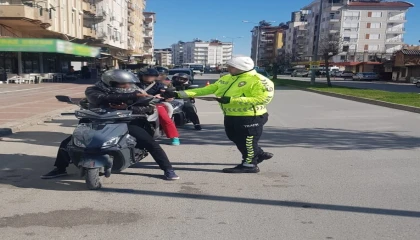 Antalyada motosiklet ve araç denetimlerinde 127 sürücüye ceza kesildi