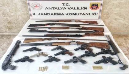 Antalyada ruhsatsız silah operasyonu: 10 şüpheliye soruşturma