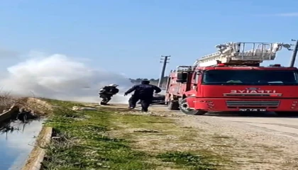 Antalyada seyir halindeki otomobil alev aldı