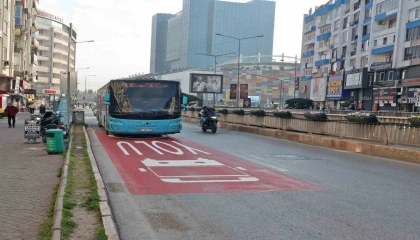 Antalyada trafikte halk otobüslerine özel şerit uygulaması başladı