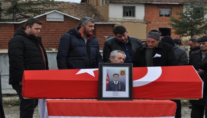 Arkadaşının silahıyla kendini vuran uzman çavuş Ispartada toprağa verildi