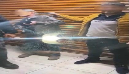 Arkadaşlarıyla şakalaşırken tabancayı boynuna dayayıp kazara kendini vurdu