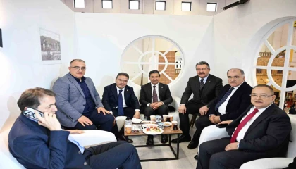 Başkan Böcek, EMITT 2025te Antalyayı tanıtıyor