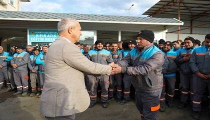 Başkan Özçelik: Eski yanlışları kapatmak için adım adım ilerliyoruz