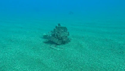 Beton borunun ayakları denizin altında balıkların yaşam alanı oldu