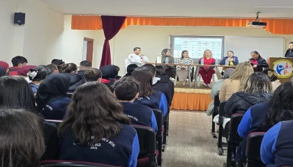 Bozyazıda sağlık çalışanları öğrencileri meslekleri hakkında bilgilendirdi