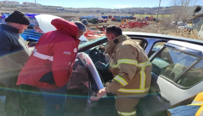 Burdurda iki otomobil çarpıştı: 2 yaralı