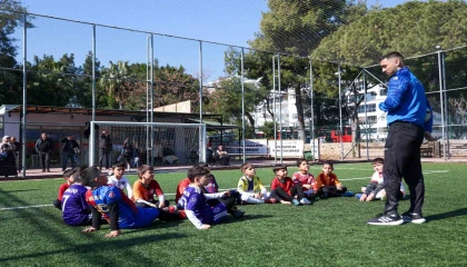 Büyükşehirin Futbol Akademisinde bin 600 çocuk eğitim aldı