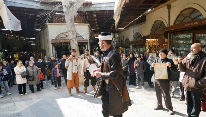 Çat kapı kurtuluş tiyatrosu Kahramanmaraşlılarla buluşuyor