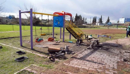 Çukurovada çocuk parkına çirkin saldırı