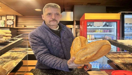 Dar gelirlinin dostu esnaf, 200 gram ekmeği 7 buçuk TLye satıyor