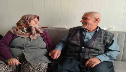 Depremzede çift, aşklarıyla örnek oluyor