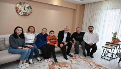 Dolandırıcıların yardım kampanyasına göz diktiği DMD kas hastası Görkem için Isparta tek yürek oluyor