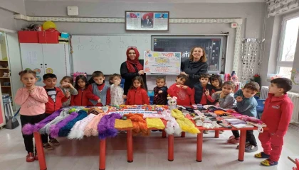 Eğirdirli çocuklardan depremzede kardeşlerine sıcak dokunuş