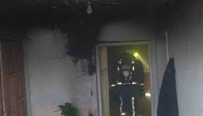 Elektrik sayacı patladı, komşunun müdahalesi yangının büyümesini önledi