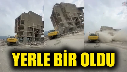 Hatayda 5 katlı binanın yerle bir olma anı kamerada