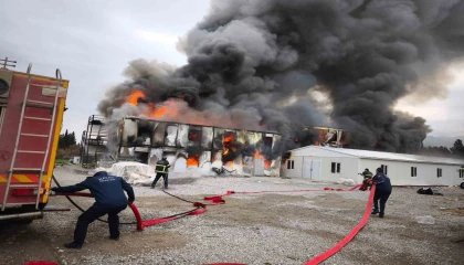 Hatayda konteyner yemekhane alevlere teslim oldu