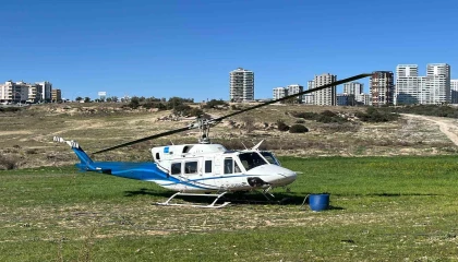 Helikopter, malzeme ve personel ikmalini boş arazide yaptı